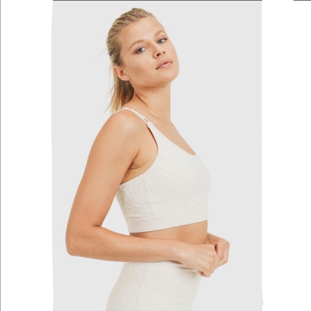🆕 EKATTIRE • Cream Workout Outfit